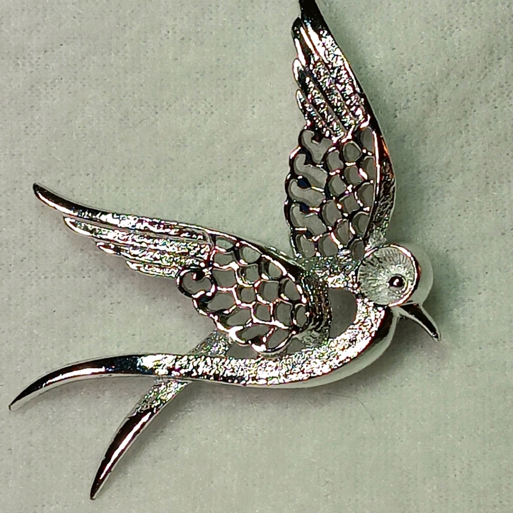 Brooch Vintage Sarah Coventry Silver Tone Flying Swallow